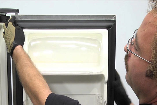 Перенавеска дверей холодильника в Стремилово