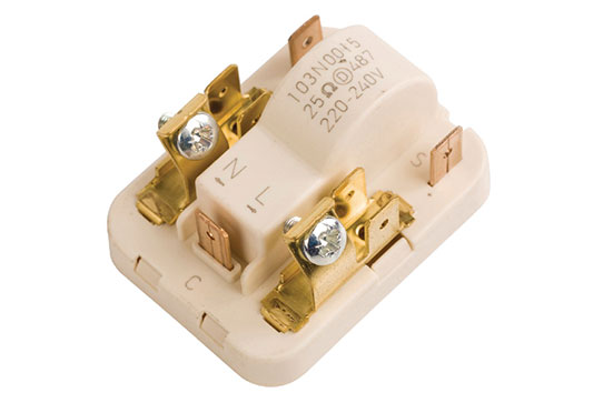 Замена пускозащитного реле холодильника в Стремилово